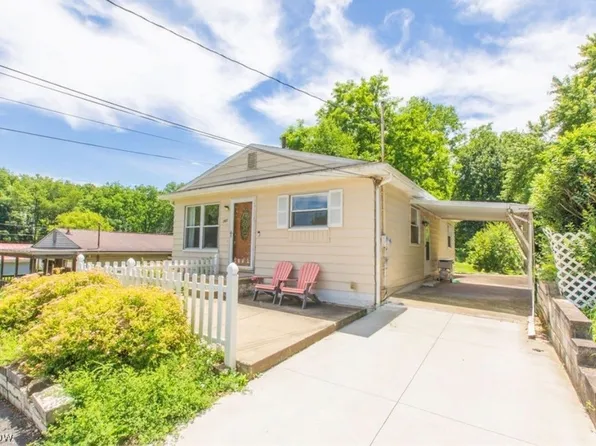 260 Horn St, Barberton, OH 44203