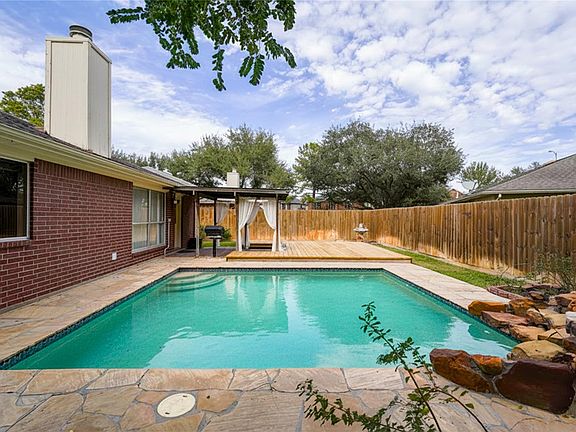 4th image of 3050 Texas Oak Dr