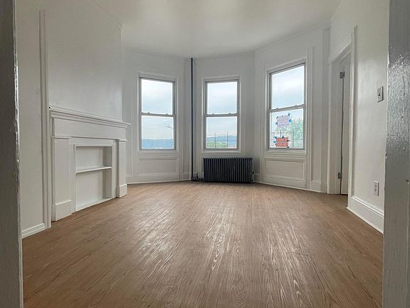 3rd image of 46 Groshon Ave