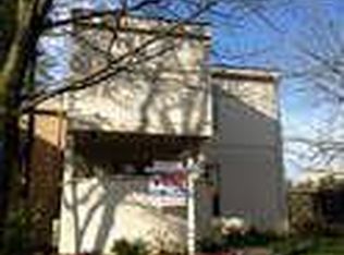 1816 N Shore Ct, Reston, VA 20190