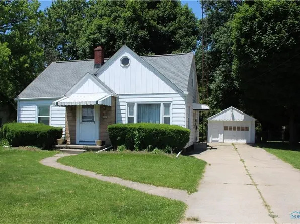 2229 Pickle Rd, Oregon, OH 43616