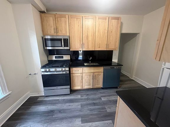 3rd image of 19914 32nd Ave #3R