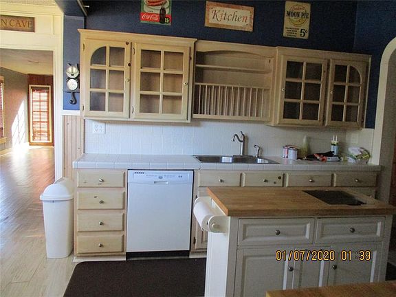 3rd image of 1557 W 3rd Ave