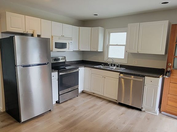 3rd image of 127 S Maple Ave #127