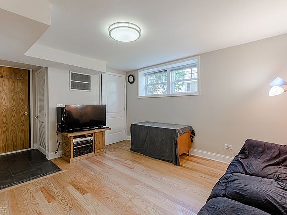 3rd image of 6046 N Francisco Ave APT Ge