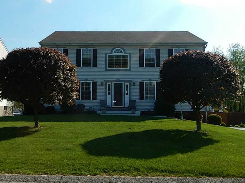 1st image of 412 Lexington Dr