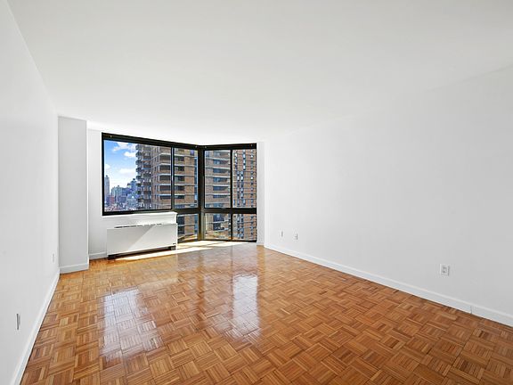 4th image of 420 W 42nd St APT 32C