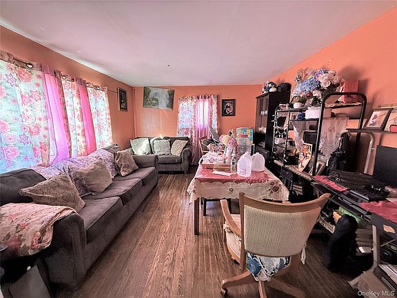 2nd image of 3840 Linden Place