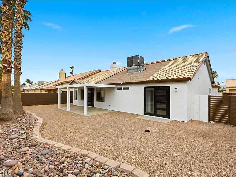 4818 Carefree Dr — Photo 31
