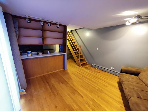 4th image of 832 W Oakdale Ave APT 1E