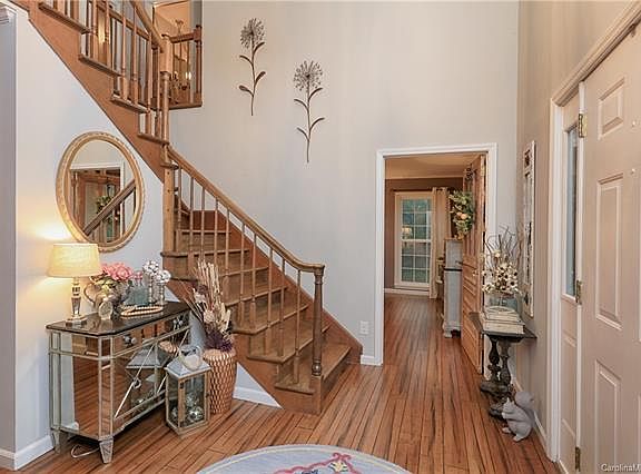 4th image of 309 Brookmeade Dr