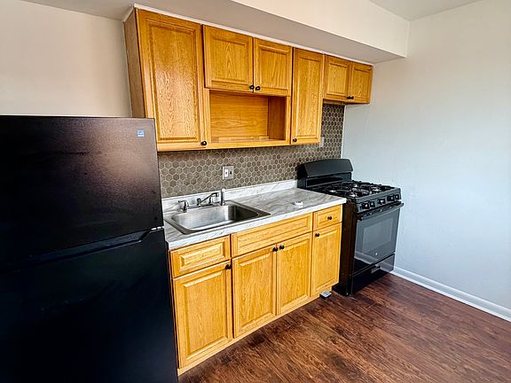 3rd image of 6518 N Camac St #B