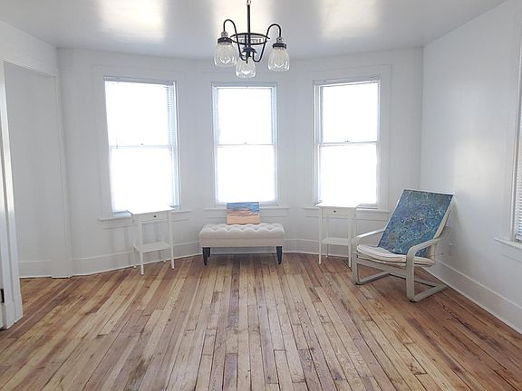 2nd image of 125 Green St #1