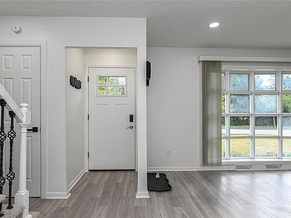5th image of 3698 Valley Forge Dr
