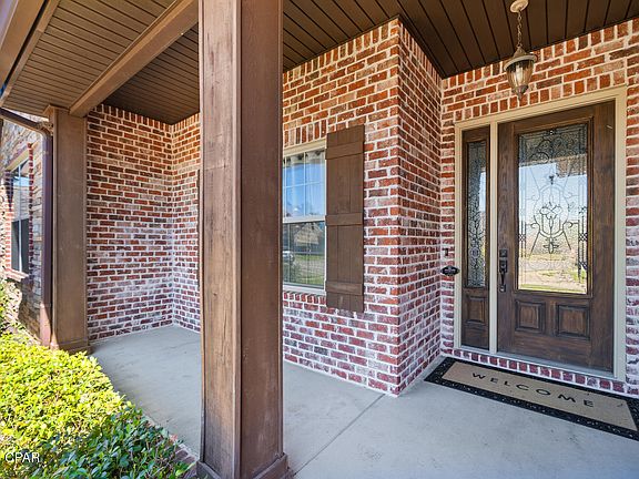 3rd image of 615 Shady Oaks Ln