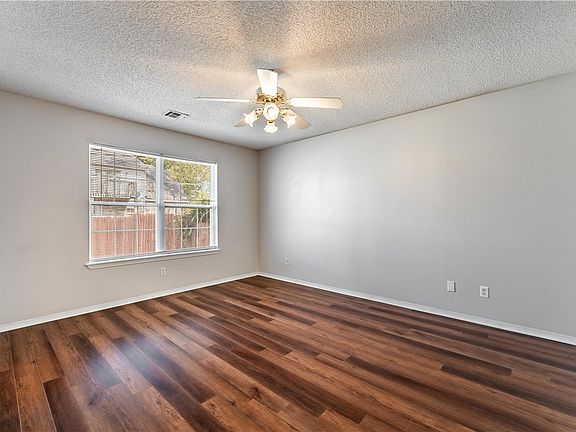 4th image of 17 Holly Dr