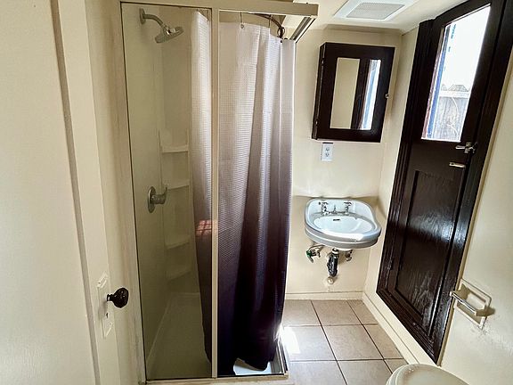 5th image of 2122 Vista Del Mar Ave #28