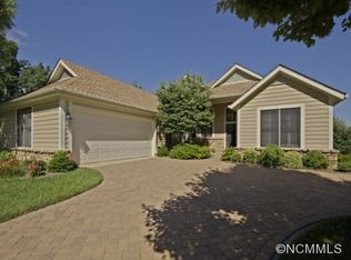 2 Spring Ridge Ln, Hendersonville, NC 28739