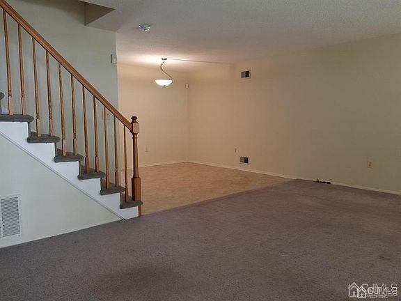 4th image of 121 Sassafras Ct
