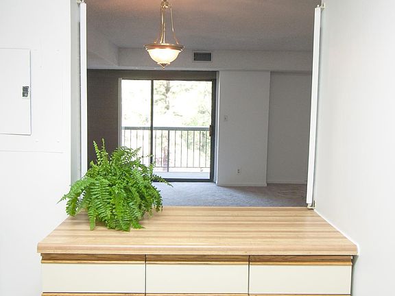 3rd image of 3800 Powell Ln APT 418