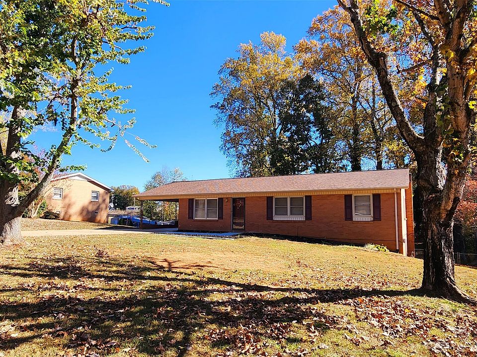 1st image of 2921 Poplar Cir
