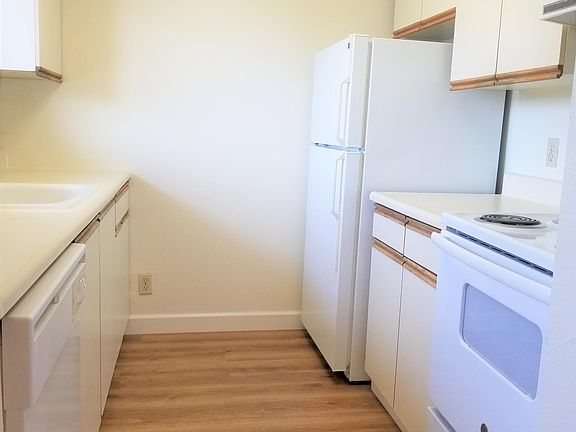 3rd image of 1437 El Camino Real APT 8