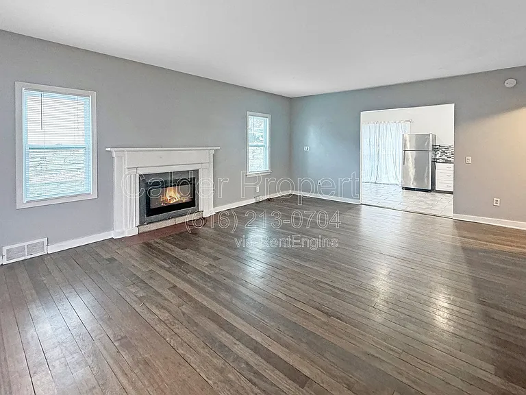 1712 Michigan St NE — Photo 2