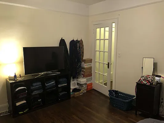 Rented by Metroline Realty | media 10