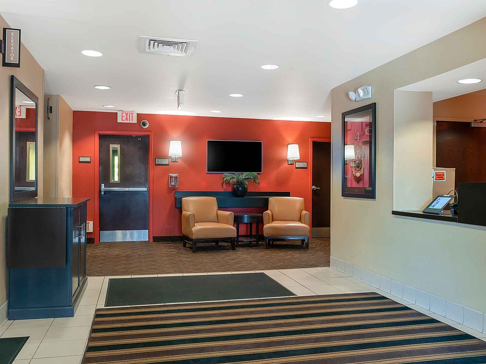 Lobby and Guest Check-in
