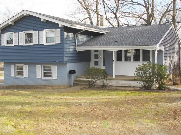 1300 Wynwood Dr, Cinnaminson, NJ 08077
