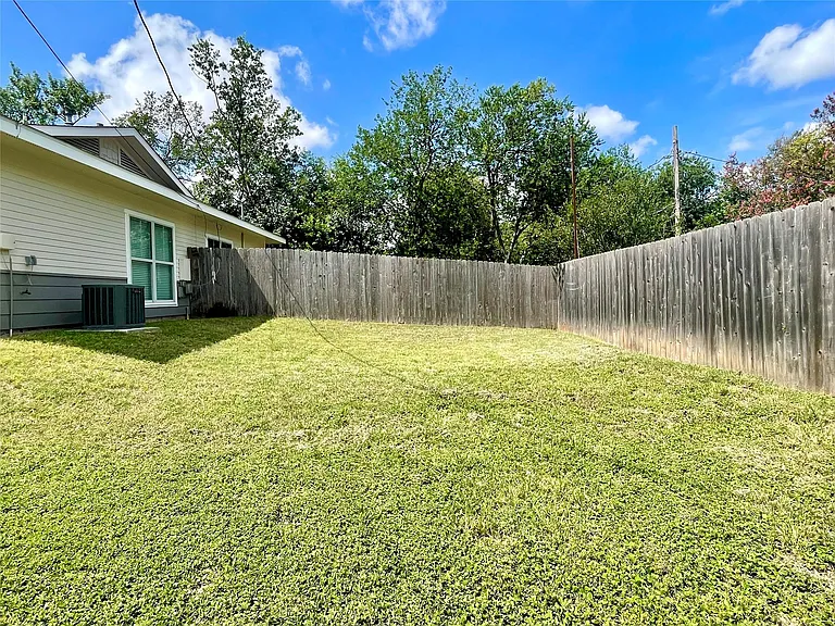 1207 W North Loop Blvd #A — Photo 36