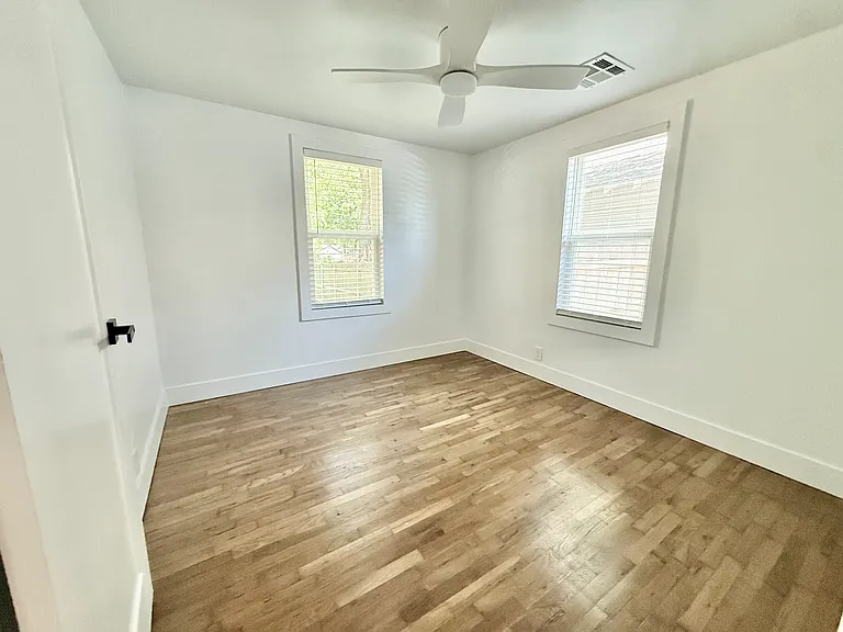 721 E Brooks St — Photo 21