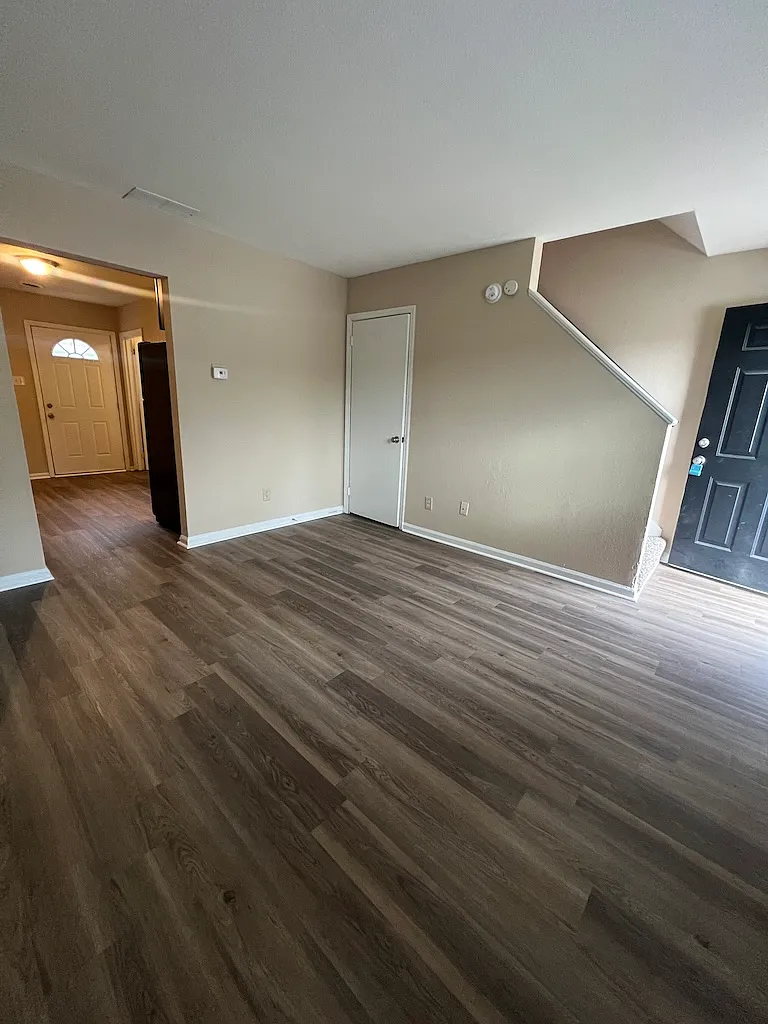 2 bed, 1.5 bath, 950 sqft, $975 — Photo 3