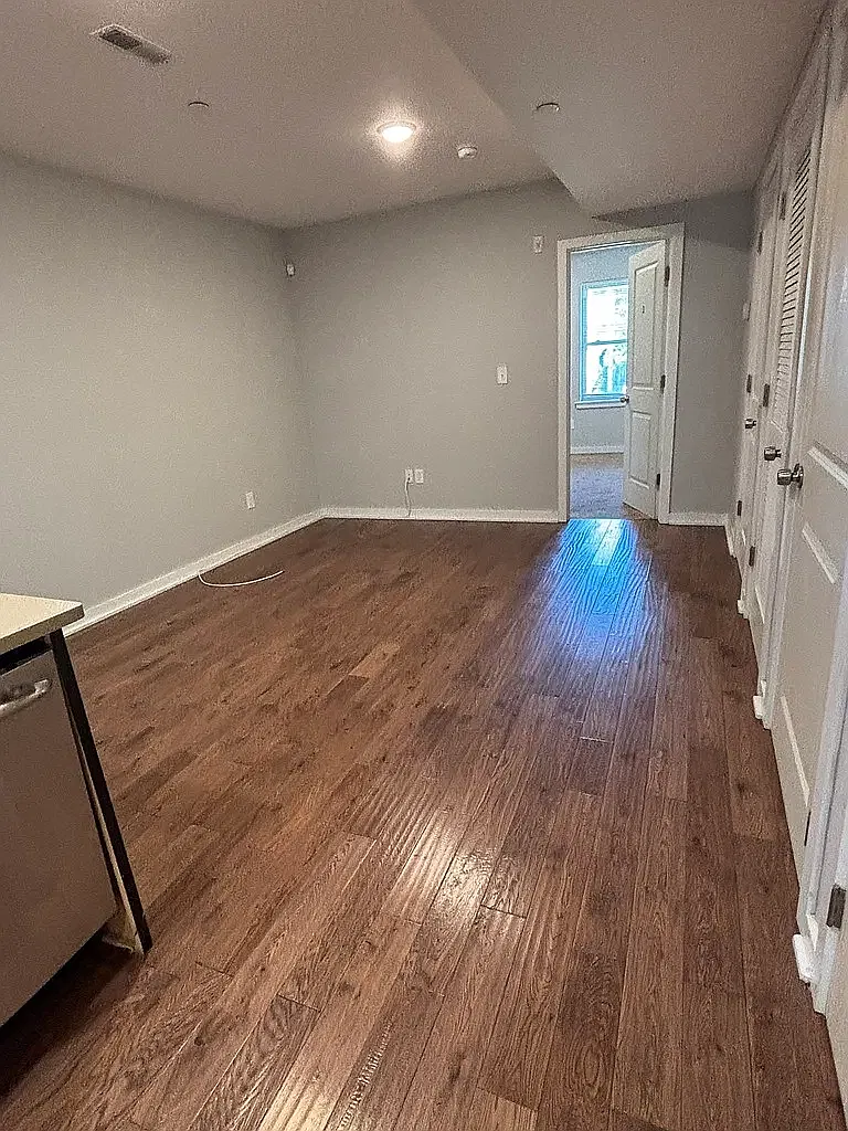 3 bed, 3.5 bath, 1100 sqft, $2,025 — Photo 3