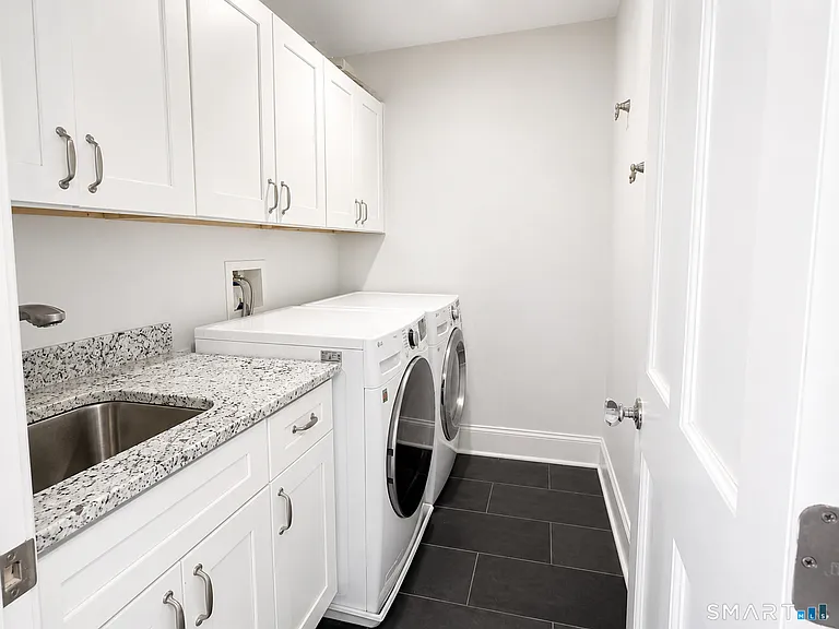 4 Raymond Pl — Photo 17