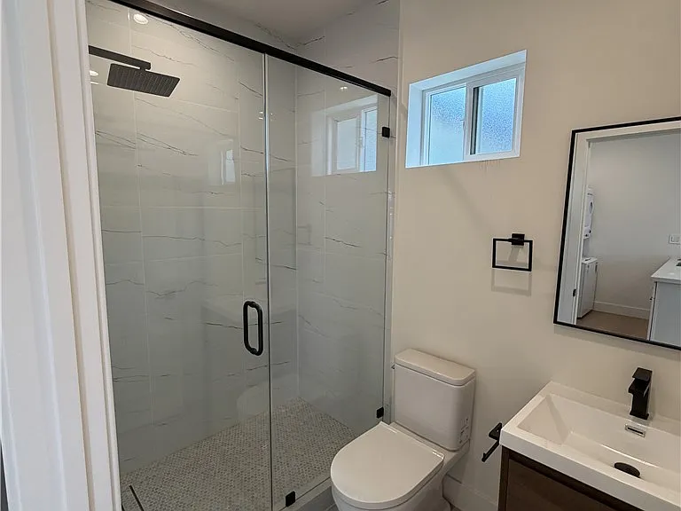 20509 Vose St #1/2 — Photo 4