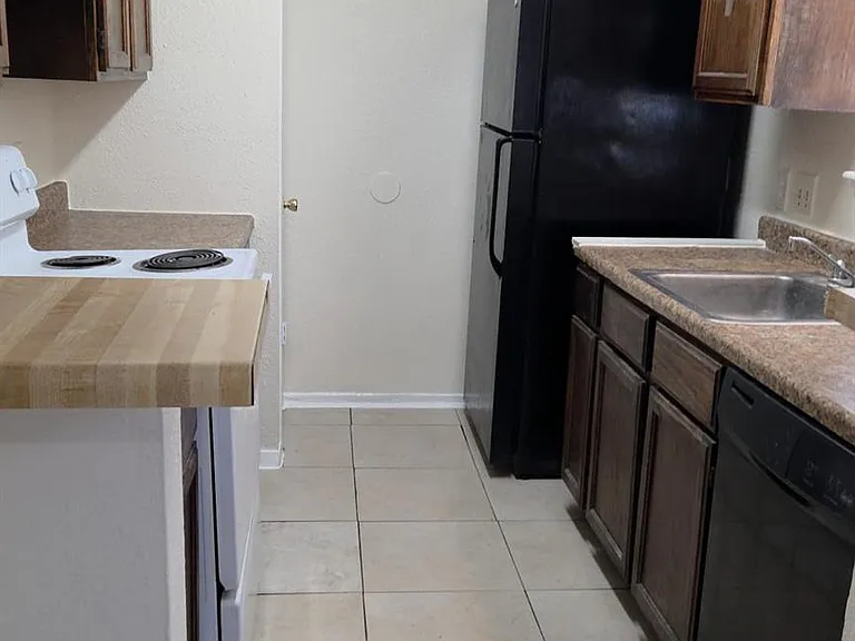 11549 S Kirkwood Rd — Photo 2