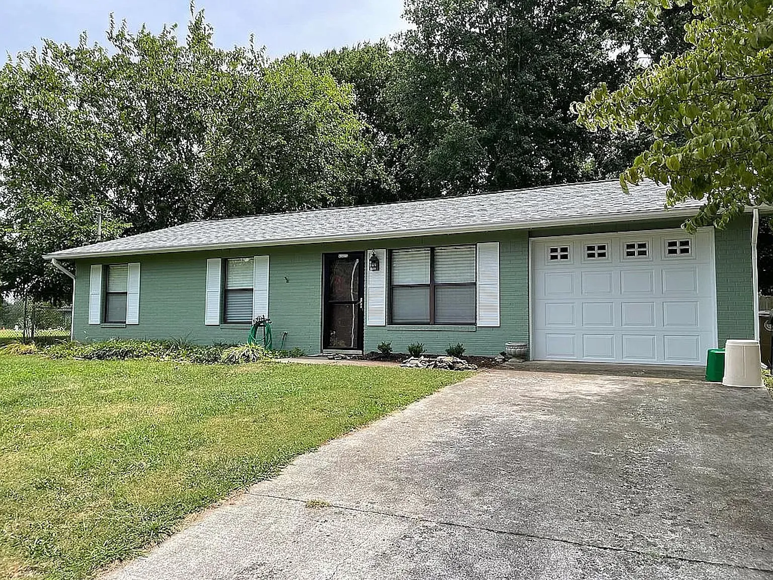 3 bed, 1.5 bath, 1100 sqft, $1,350 — Photo 1