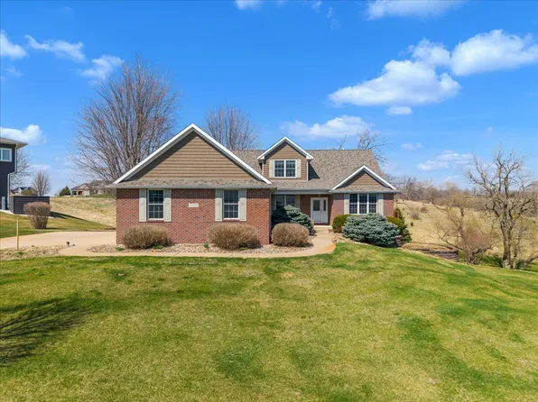 27090 238th St, Le Claire, IA 52753