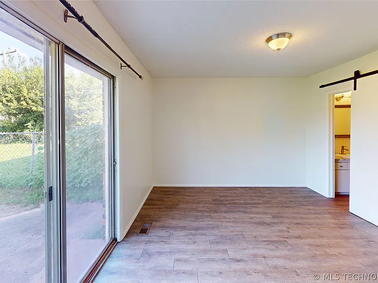 6345 S Madison Pl — Photo 8