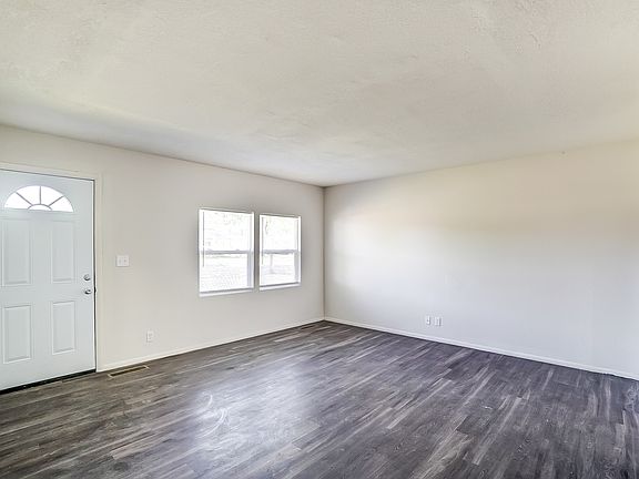 2nd image of 1149-51 N Sugar St #1149