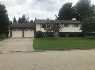 16 Kimberly Dr, Coal Valley, IL 61240