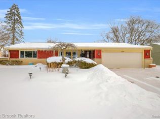 2624 Penna Dr, West Bloomfield, MI 48324