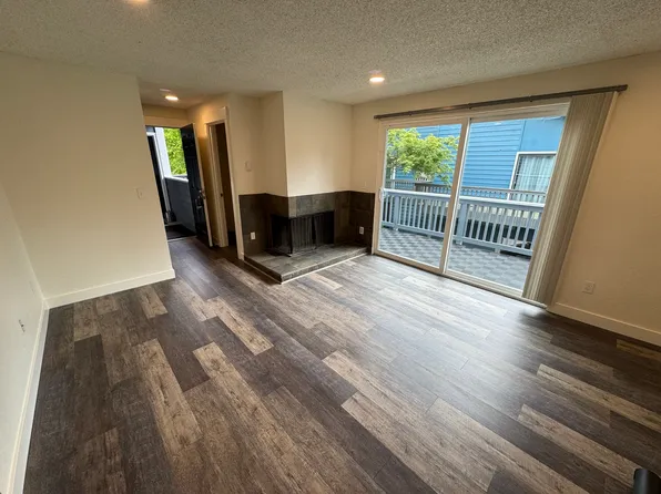 2232 NE 197th Pl APT C, Seattle, WA 98155