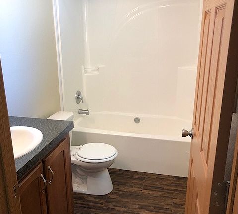 2nd image of 204 E 10th Ave