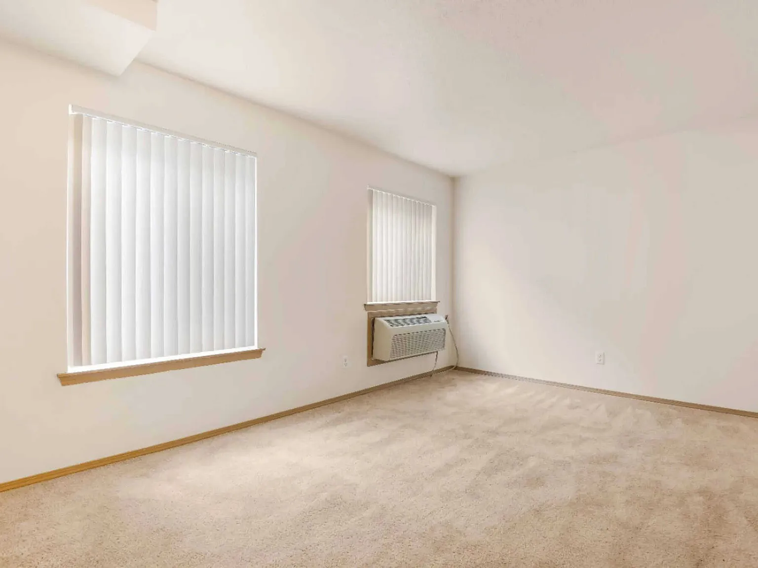 Raven Apartments — Photo 4