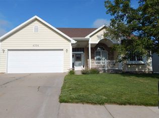 4306 Sunset Trl, Kearney, NE 68845