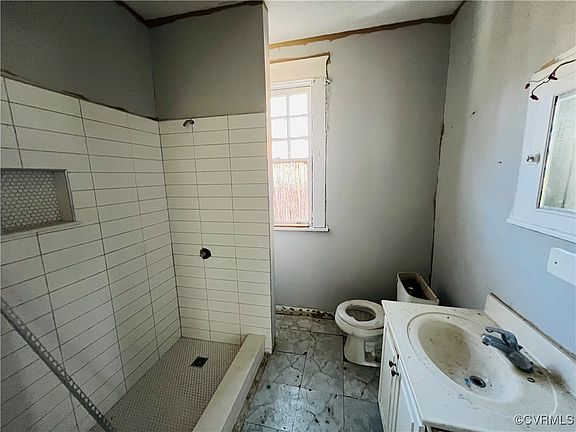 4th image of 3016 Fendall Ave