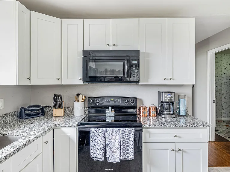 204 Edgewater Dr — Photo 8