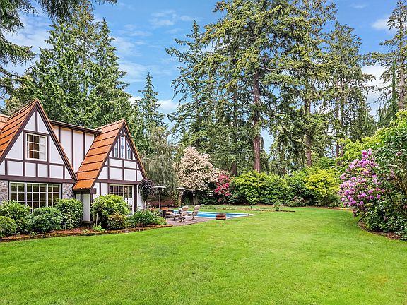 large private fenced yard